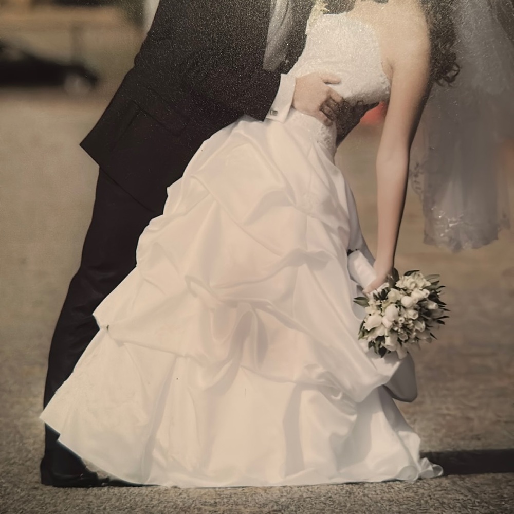 David’s Bridal Wedding Gown by Oleg Cassini. Size 6